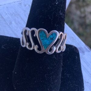 Vintage Sterling Silver Heart Scrollwork Ring w/ Natural Turquoise Inlay Sz 7.5